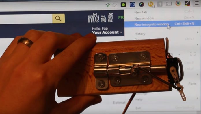 This Arduino-powered door automatically locks whenever you opens browser incognito mode