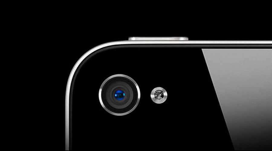 Simple Privacy Loophole In iPhone Allows Malicious iOS Apps To Silently Take Your Pictures Every Second Simple Privacy Loophole In iPhone Allows Malicious iOS Apps To Silently Take Your Pictures Every Second