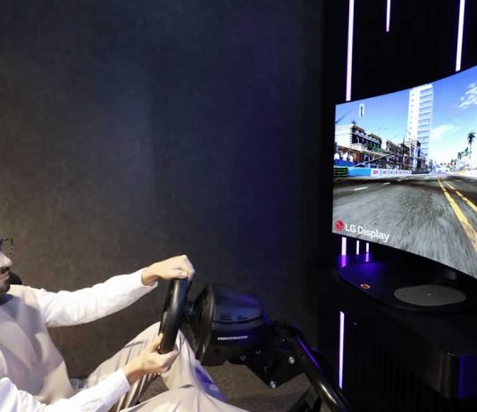 LG To Present The World First Flexible OLED Gaming Monitor